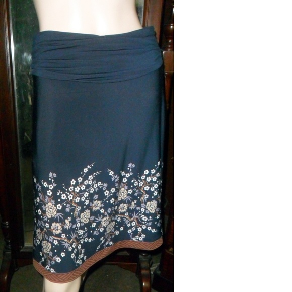 BCBG Maxazria NWOT Black Brown Knit Flare Skirt - Picture 2 of 5